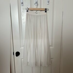Aritzia Wilfred Twirl Pleated Skirt White